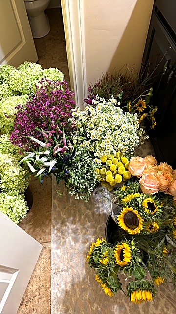 Fresh-cut flower buckets